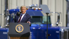 美 공화당 전당대회 ‘트럼프 원맨쇼’…첫날 후보 지명 ‘파격’도