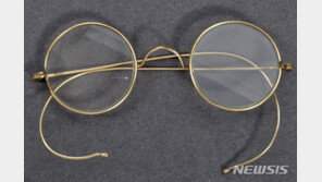 간디 안경 4억 원에 낙찰… “안좋으면 그냥 버리라”던 소유주 말 잃어