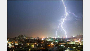 북한산 등반 중 낙뢰 맞아 50대 여성 1명 사망·1명 중상