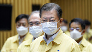 靑, 코로나19 재확산에 비상…거리두기 3단계 격상엔 ‘신중’