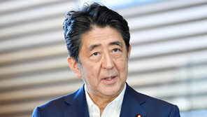 日국민 50% “사퇴해야”… 아베, 빛바랜 최장수 기록