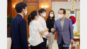 전공의들, 일단 코로나19 현장엔 복귀…24일 丁 총리-의협 회동 주목