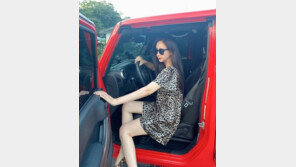 “남편이 찍어줘” 함소원, 늘씬한 바비 인형 각선미