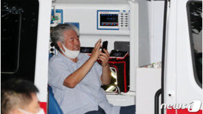 “광복절 집회 참석 안 된다” 말렸던 전광훈 목사 변호인도 감염