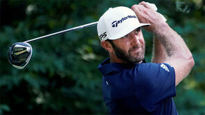 “골프가 쉬웠어요” 30언더 더스틴 존슨, 세계1위 탈환