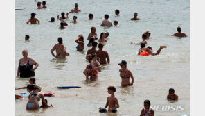 프랑스 누드비치서 집단 감염…“옷 벗어도 마스크는 써야”