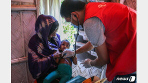 로힝야 사태 3년 “난민 아기만 10만…교육·의료지원 필요”