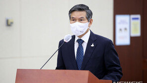 정경두 “경항모 건조, 50년 내다본 계획…국방예산 충당 가능”