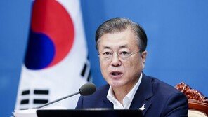 文대통령 “비상경제대응, 방역과 조화…방역·경제는 함께 잡아야”