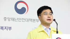 정부 “이번주 확산 상황봐야…3단계 격상 포함 강한 조치 논의”