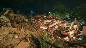 인도 건물붕괴 사고로 1명 사망·17명 부상…43명 매몰