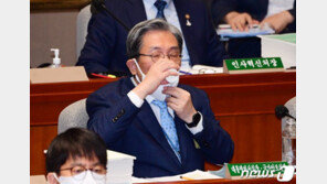 노영민 “2주 연속 강남 아파트 가격 상승 거의 없어”