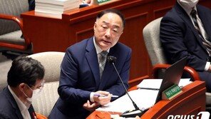 홍남기 “지금 4차 추경 필요하다는 판단은 너무 성급”