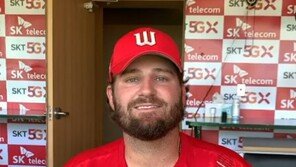 ‘2경기 만에’ SK 화이트, 손가락에 사구 맞고 병원행