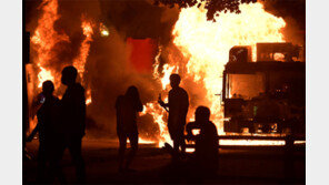 바이든 “美영혼 관통당했다”… 대선 태풍의 눈 떠오른 흑인 총격