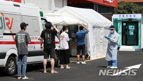 ‘누구도 가보지 않은 길’ 거리두기 3단계…“더 늦으면 추석 없을지도”