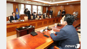 새벽 마라톤회의 끝에 의사단체 “집단휴진”…정부 “업무개시명령”