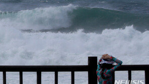 고수온 해역 만난 태풍 ‘바비’ 역대급 바람으로 제주 접근