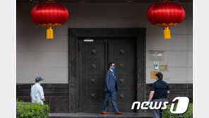 美, 中영사관 폐쇄 이유가…“중국군→학자 둔갑, 정보수집 직접 관여”