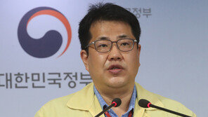 거리두기 3단계 격상 열쇠 쥔 생활방역위, 격상 여부 놓고 이견