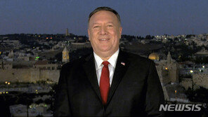 폼페이오, 논란속 트럼프 지지연설에…국무부도 “지침 어겨” 부글부글