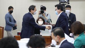 여야, 광화문집회 공방…박능후 “특정집단 비난한 적 없어”