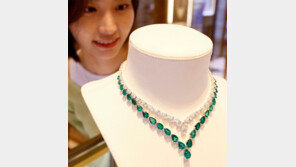 세계에 단 한 점뿐인 보석 목걸이