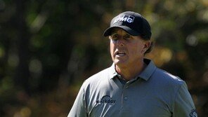 필 미켈슨, PGA 챔피언스투어 데뷔전 우승…최경주 공동 7위