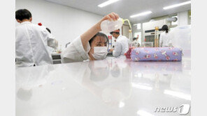 ‘최소 83% 이상’ 마스크vs‘70%도 우수’ 백신…예찬론의 이유