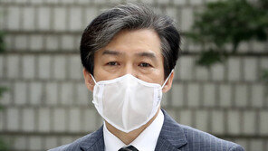 ‘조국 SNS’ 두고 법정서 공방…“여론 호도” vs “나름 방어”