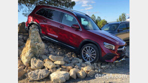 벤츠 ‘GLB’ 국내 첫선… “싼타페보다 휠베이스 긴 콤팩트 SUV”