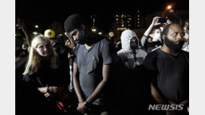 美FBI, 블레이크 총격사건 수사 개시…가해경찰 신원 공개