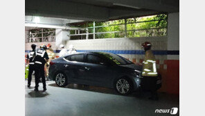 기어 D 상태로 내린 운전자…차량 움직이면서 벽에 끼여 부상