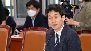 윤건영, ‘성추행 문제제기’ 뉴질랜드에 “선넘었다”…강경화 두둔