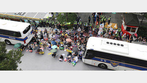 코로나 번지는데… 밀집 집회