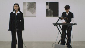 저희 음악 전시회로 들어와 보실래요?