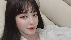 한예슬, 레드립으로 완성한 고혹미…설레는 동안미모