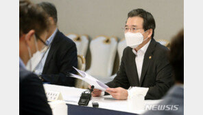 기재차관 “추석 민생대책 내달 발표…코로나19 안전장치 마련”