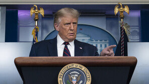 트럼프, NBA 경기 중단에 “사람들 싫증, 시청률 나빠”