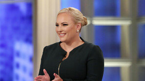 딸들의 전쟁…매케인 딸, 이방카에 반박 “트럼프는 잔인”