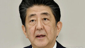 한일관계 난항 속 아베 전격 사임…‘대화 공간’ 생길까