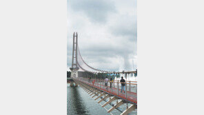 흔들다리에 가슴 출렁… 음악분수에 어깨 들썩