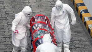 코로나19 위·중증환자 6명 늘어 64명…9일만에 5.3배