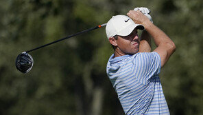 로리 매킬로이, BMW챔피언십 2R서 공동 선두 도약