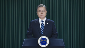 文대통령 “與 새 지도부, 야당과 협치…국민통합 마중물 돼야”