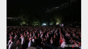 트럼프·펜스 경호원 수십명, 코로나감염·확진자 접촉 ‘업무배제’
