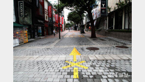 불 꺼진 술집, 자발적자가격리…‘사회적 거리두기 2.5단계’ 첫날