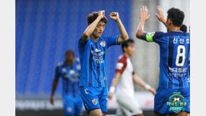 ‘쌍용더비’ 이청용이 웃었다…기성용 3935일만의 복귀전