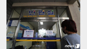 자가격리자 담배심부름까지…코로나 급증에 공무원들 ‘고충’