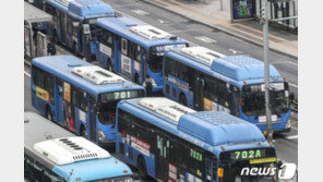 [e글e글] 거리두기라더니…증차 아닌 버스 감축 운행 논란